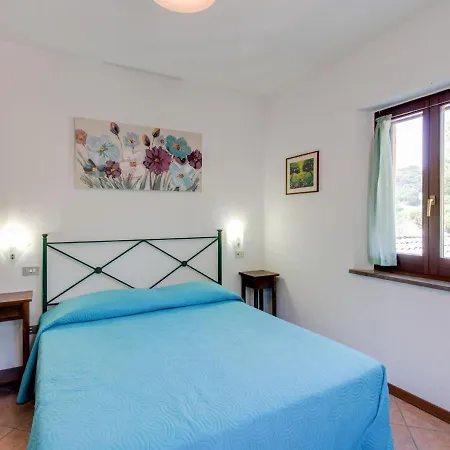 In With Pool & Nature *